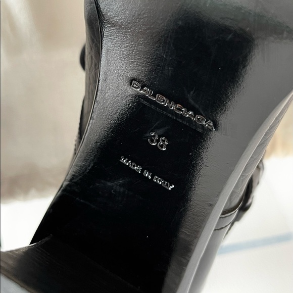 ❤️ SOLD ❤️ Authentic Balenciaga Black Leather Block Heel Lace Up Boots - Picture 5 of 8